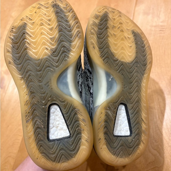 Adidas Yeezy QNTM basketball shoes sneakers youth boy men sz 4 - Picture 8 of 8